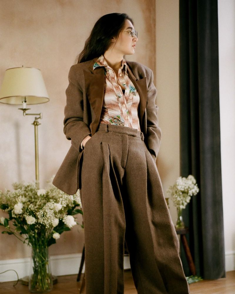 Tailored suit with wide-leg trousers