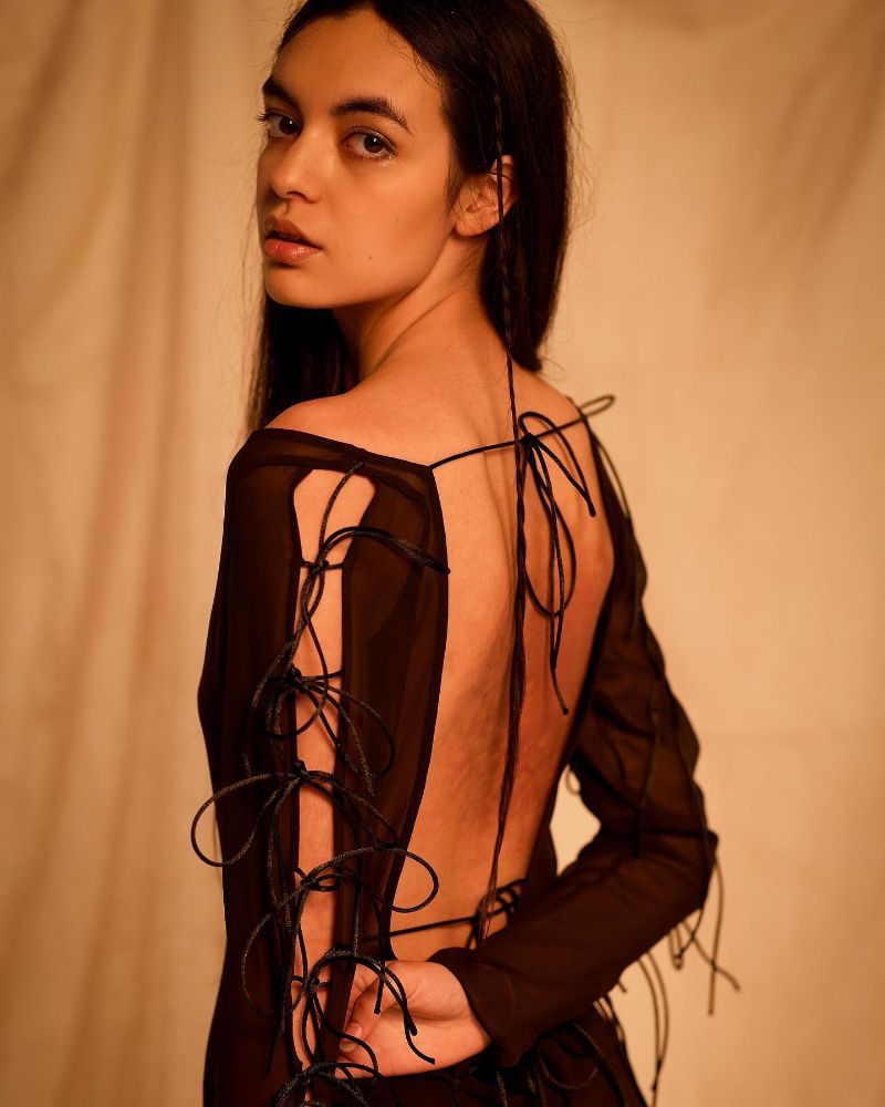 Open back with tie details